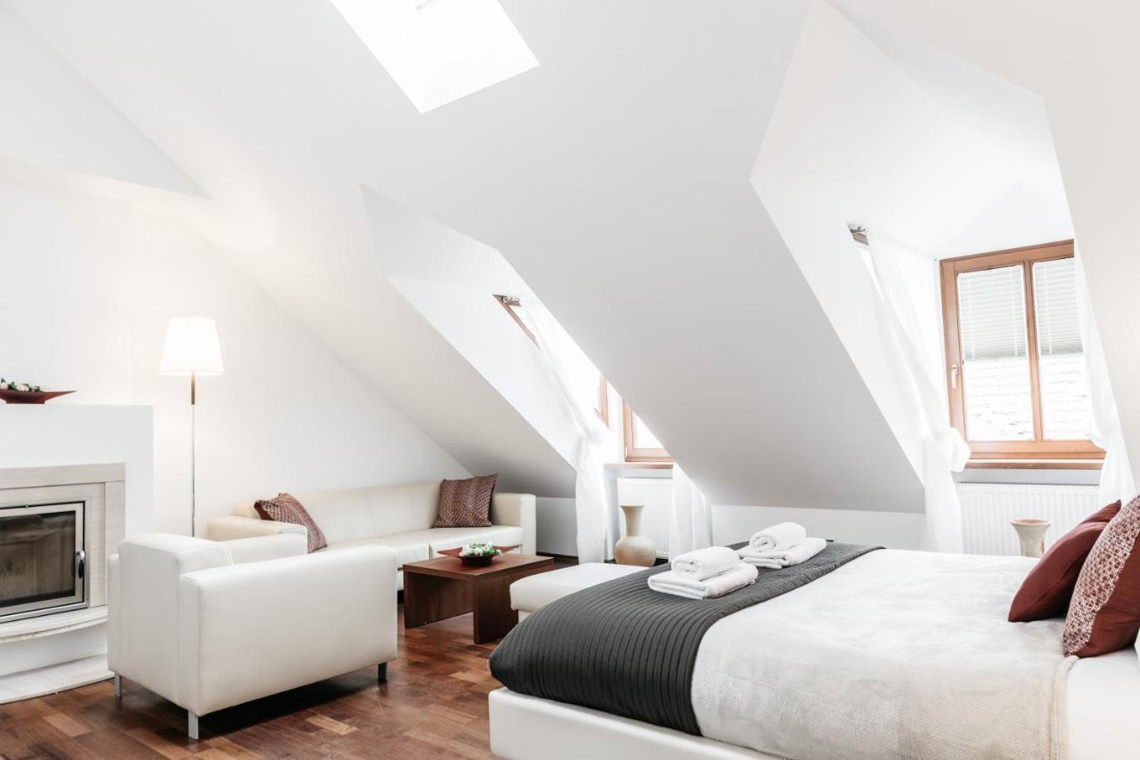 Extravaganza Apartment