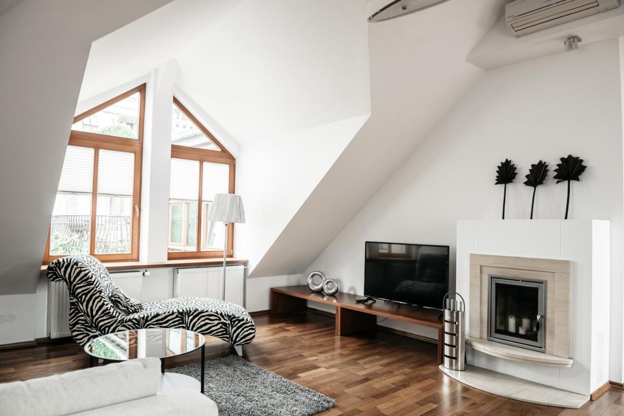 Extravaganza Apartment *